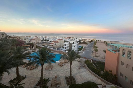 1st Row Apartment with Sea and pool view